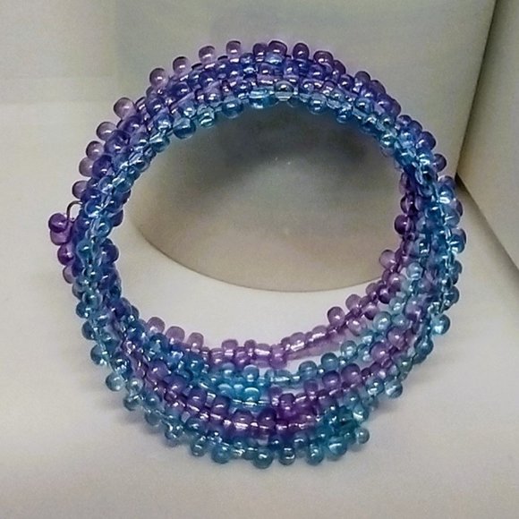 Swarovski Crystal Drop Beads of Lavender and Blue Memory Wire Bracelet - Picture 3 of 3